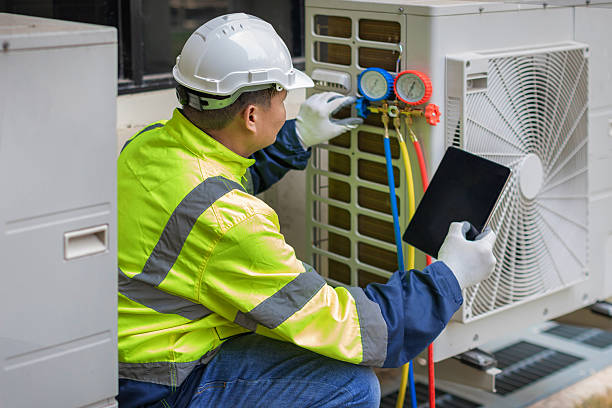 Professional Hvac technician working in Overland Park, KS